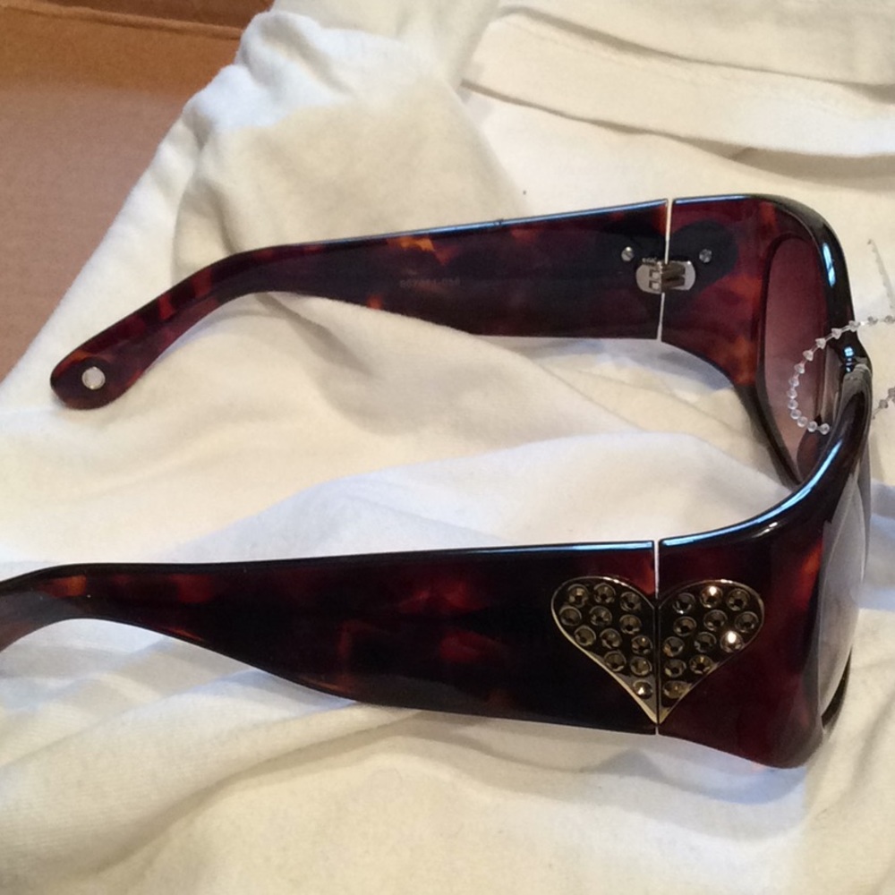 Kathy Van Zeeland sun glasses